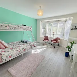  Apartment Large 3 Bedroom & 2 Bath - Ground Floor With Parking