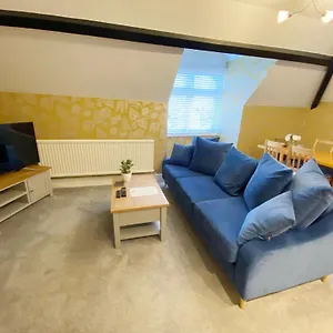  Apartment April The Hut - 1bed Near The Beach-parking-couples-friends-professionals-contractors